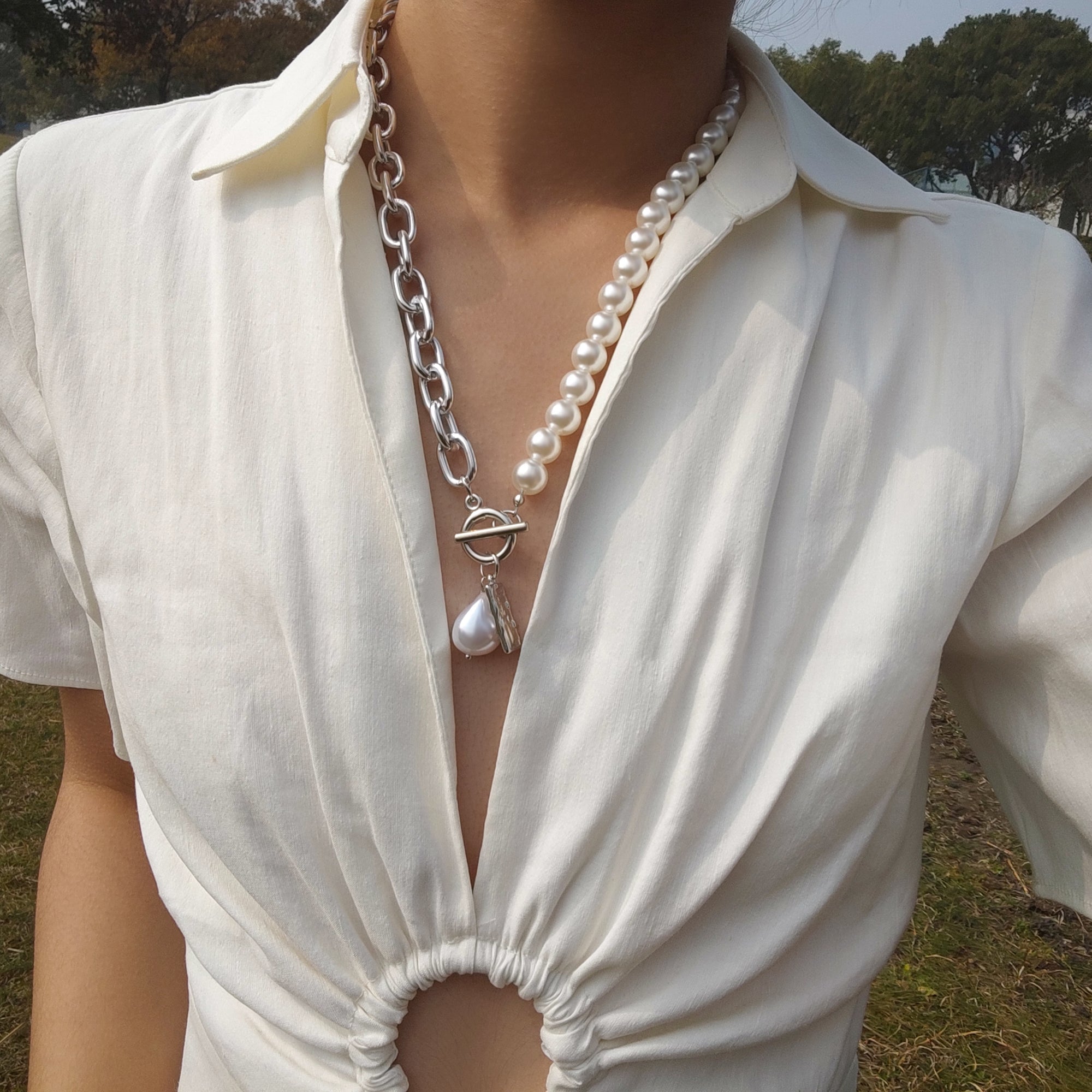 Baroque Alloy Portrait Pearl Necklace