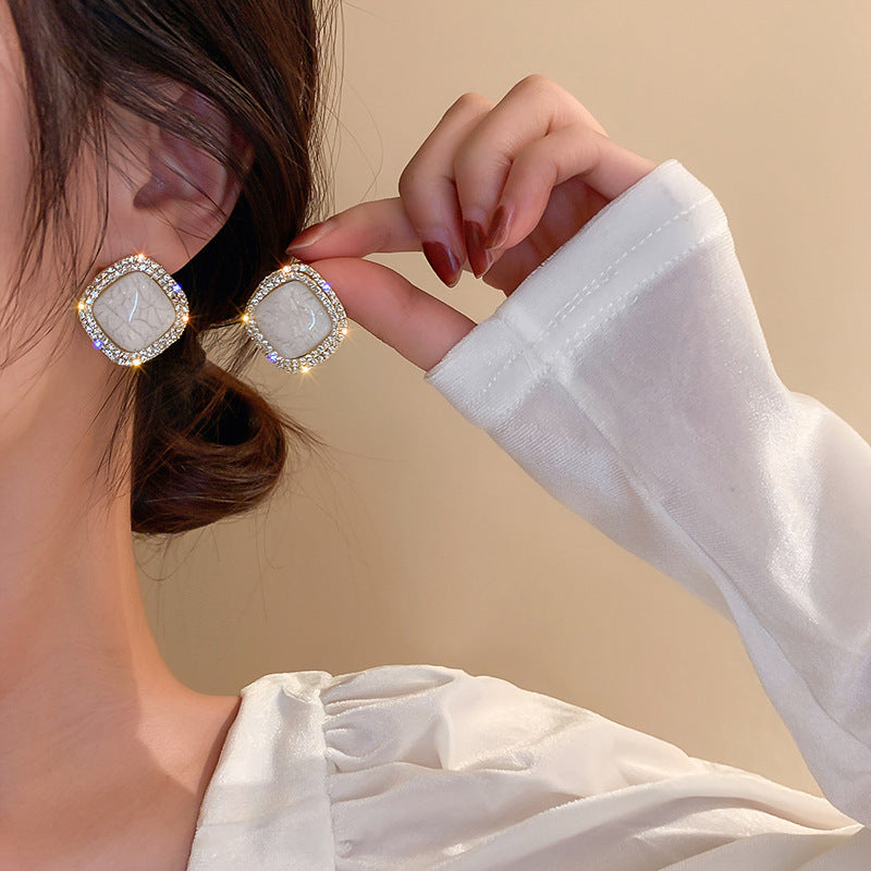 S925 Retro White Earrings