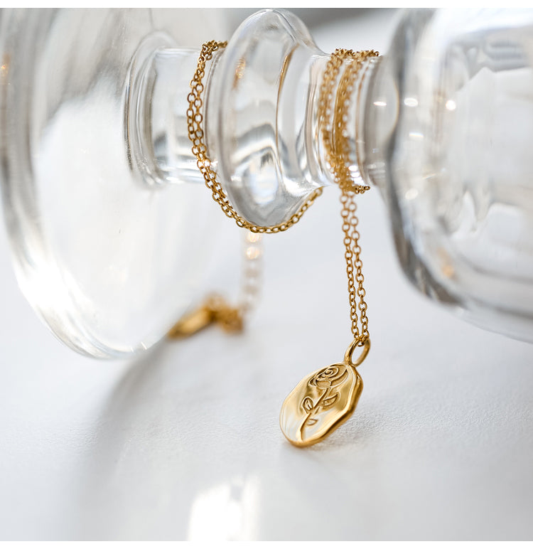 Oval Rose Circle Necklace