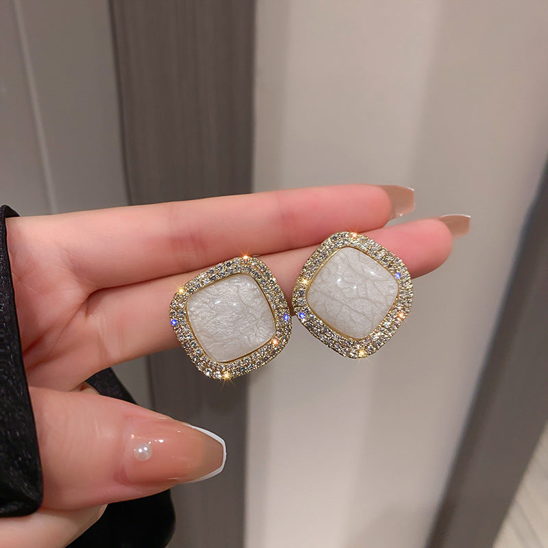 S925 Retro White Earrings