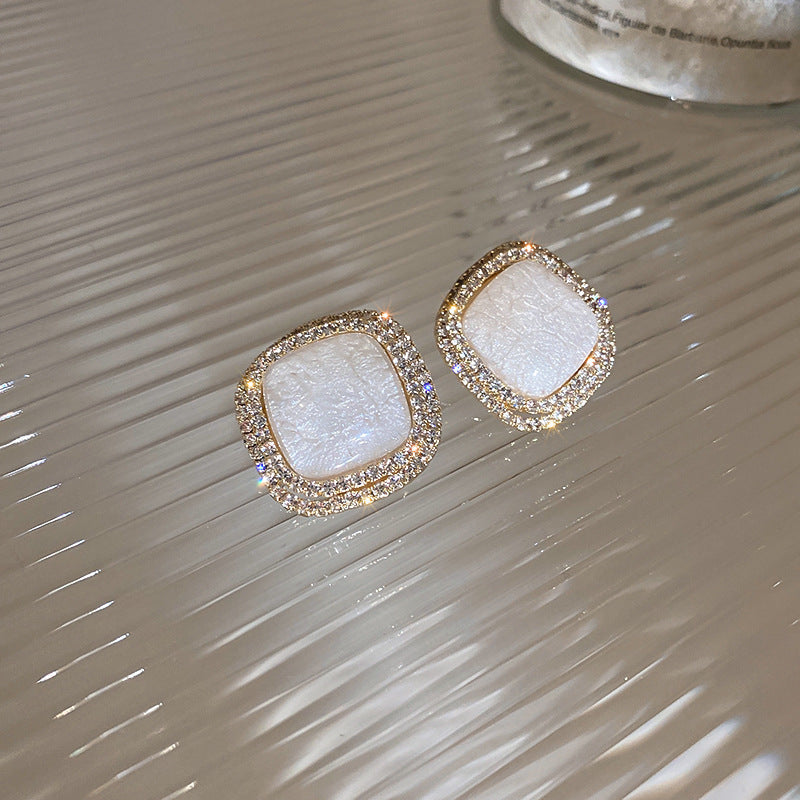 S925 Retro White Earrings