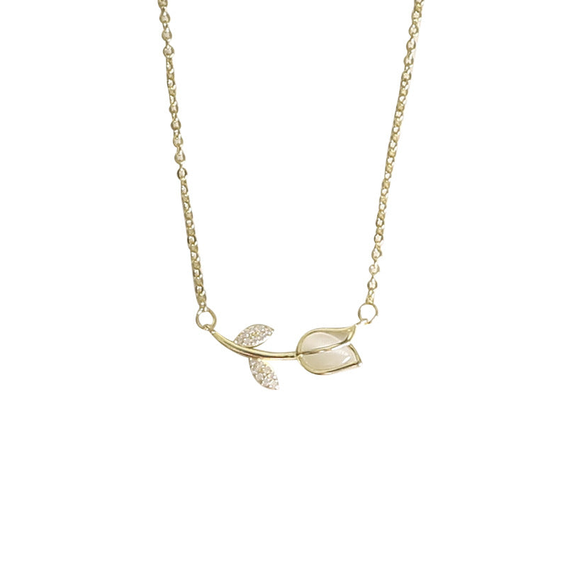 Pith tulip necklace