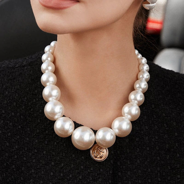 French large pearl necklace