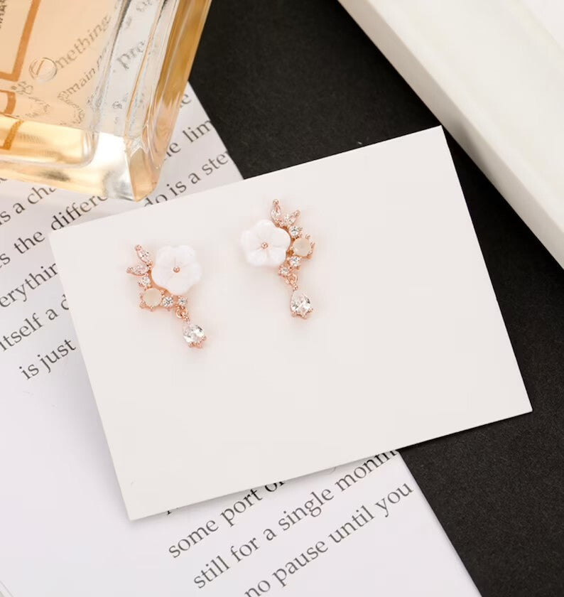 Flower studs earrings