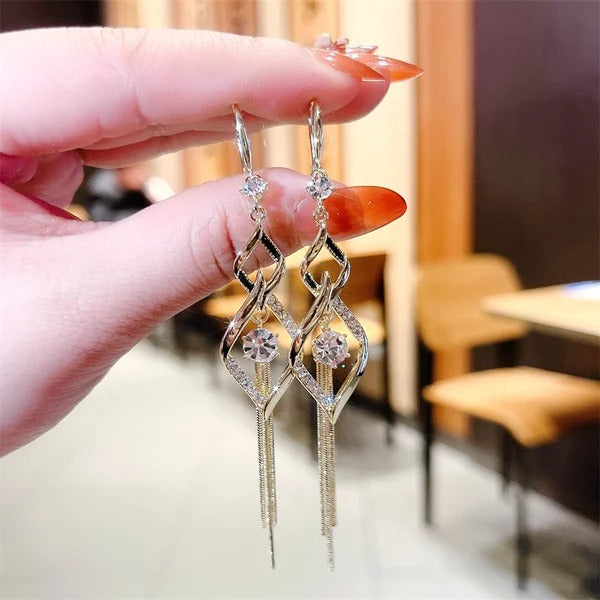 Interlocking Geometric Diamond Tassel Earrings