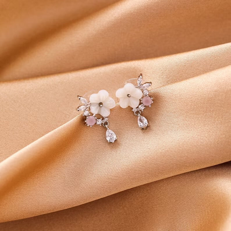 Flower studs earrings