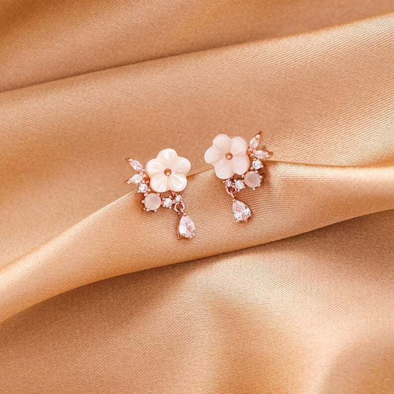 Flower studs earrings