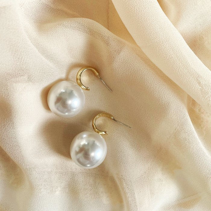 Round large pearl earrings