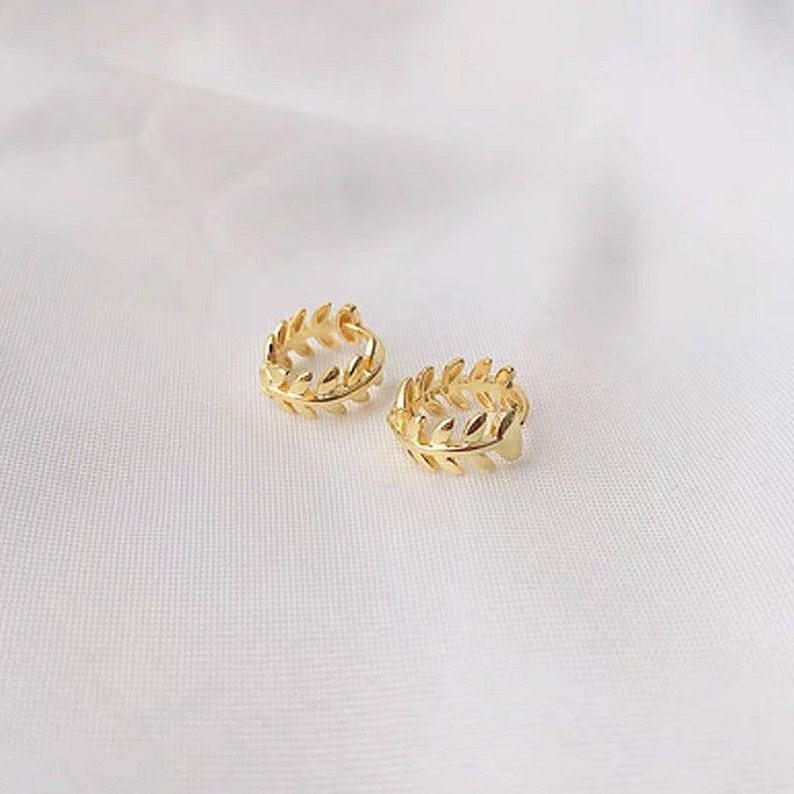 Tiny branch leaf earrings