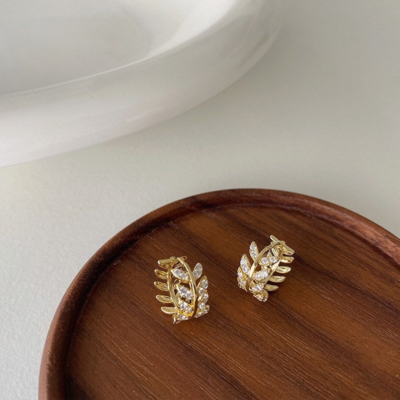 Tiny branch leaf earrings