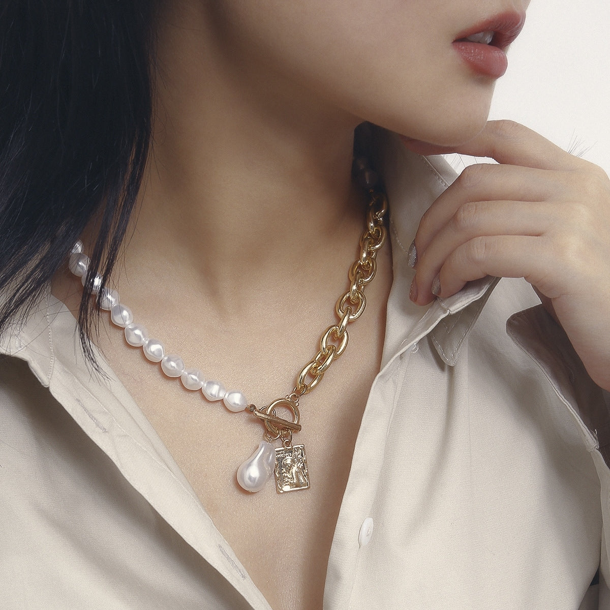 Baroque Alloy Portrait Pearl Necklace