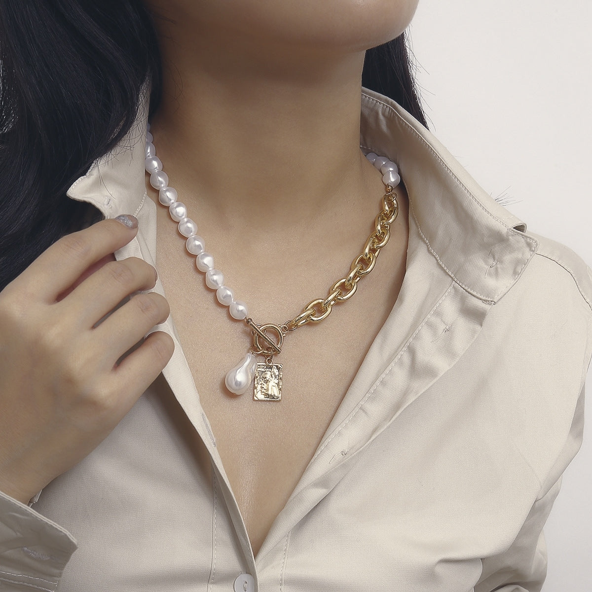 Baroque Alloy Portrait Pearl Necklace